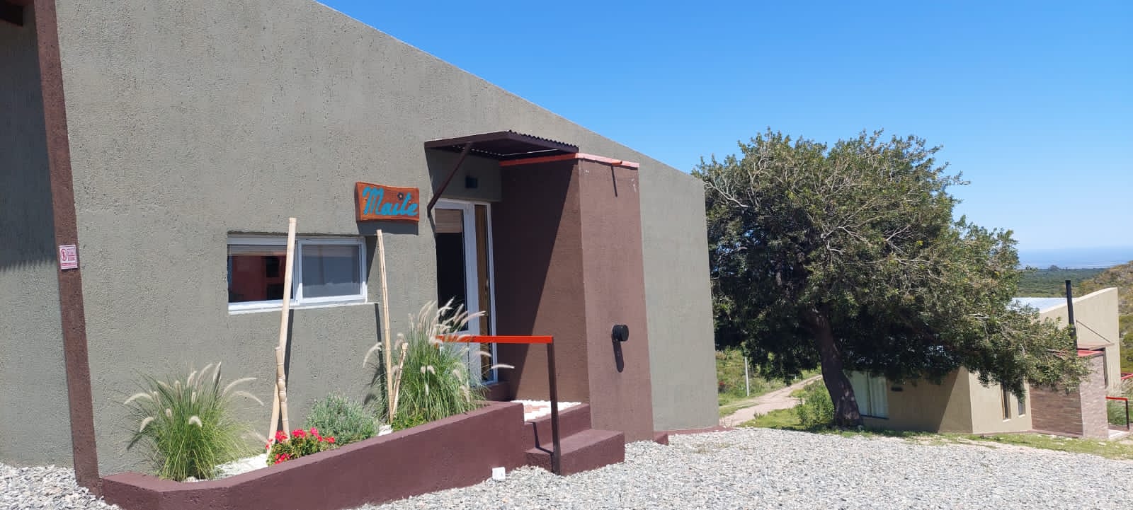 Exterior de una cabaña de Cielos del Dique