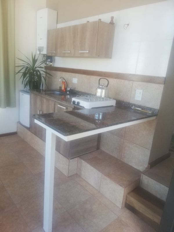 Kitchenette y comedor de una cabaña